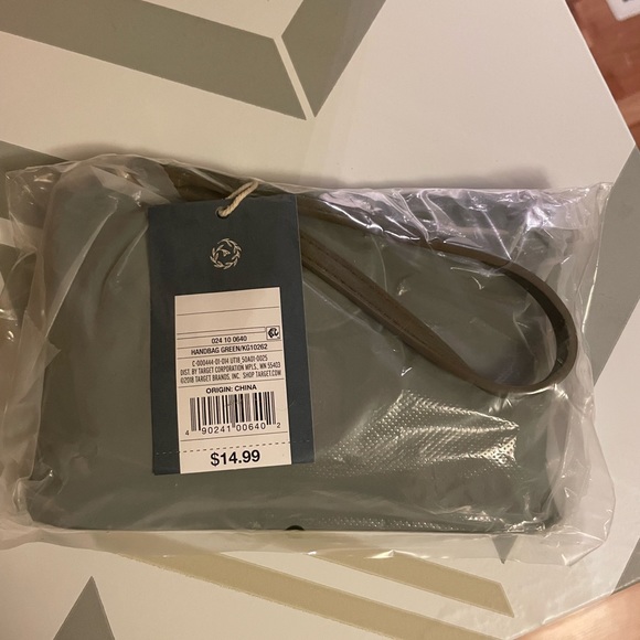 NWT universal thread wristlet - Picture 2 of 6